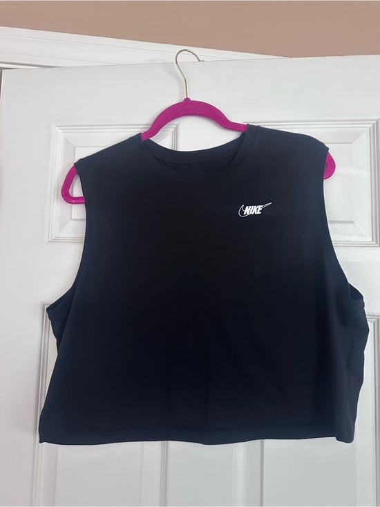 Nike Tops - Women’s Nike Crop Tank NWT HF9531-010